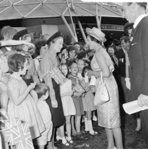 Prinses Margaret en Lord Snowdon op expositie op het Museumplein, Prinses bij de, Bestanddeelnr 917-7773