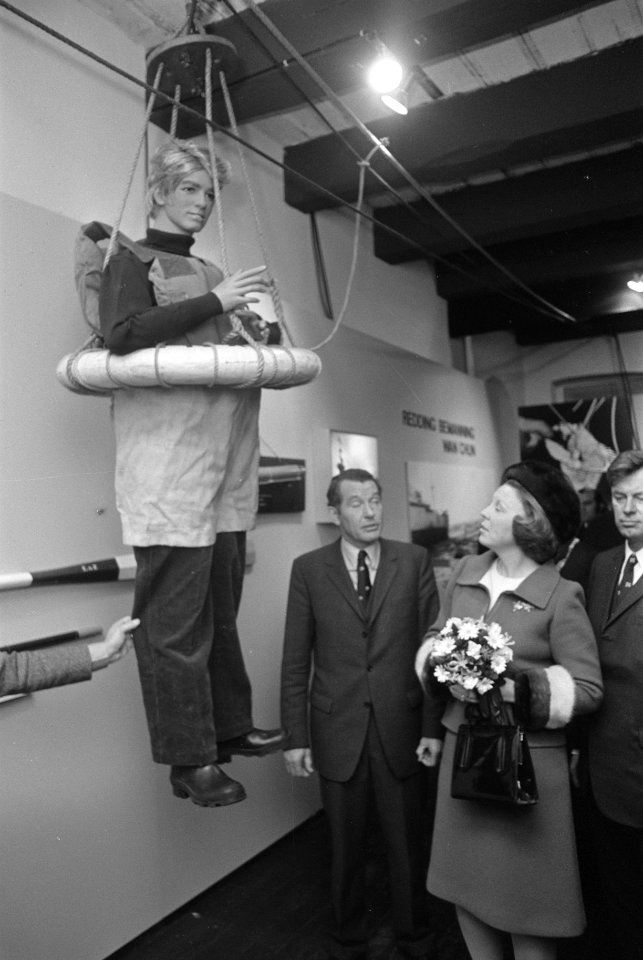 Prinses Beatrix opent tentoonstelling Ontmoeting met het Reddingswezen in Sche, Bestanddeelnr 927-5546