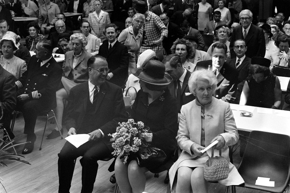 Prinses Beatrix opent scholengemeenschap t Zandpad , Amsterdam, Bestanddeelnr 923-5343