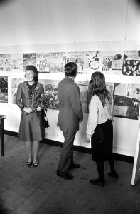 Prinses Beatrix opent tentoonstelling kindertekeningen, Soest, Bestanddeelnr 923-8849
