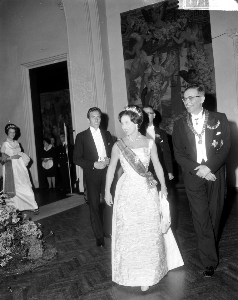 Prinses Margaret en Lord Snowdon door Amsterdams gemeentebestuur in Rijksmuseum , Bestanddeelnr 917-7744
