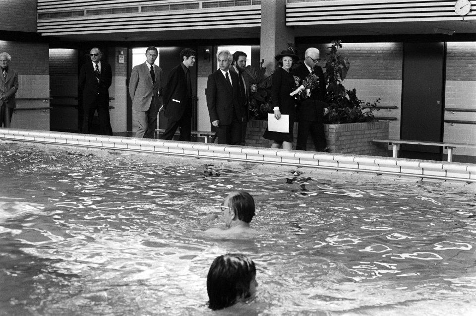 Prinses Beatrix opent revalidatiecentrum Het Roessingh in Enschede Beatrix bij, Bestanddeelnr 927-2192