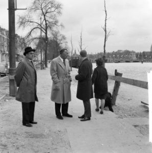 Prinses Bertil van Zweden tijdens een wandeling, Bestanddeelnr 913-8451