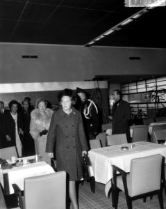 Prinses Beatrix terug uit de West, aankomst, Bestanddeelnr 917-5212