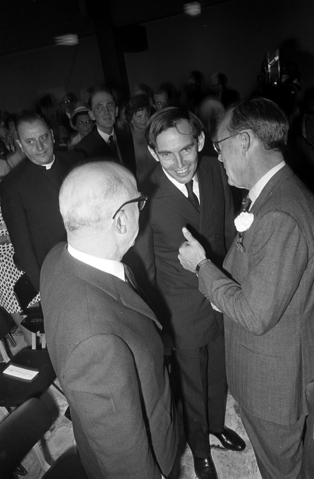 Prinses Bernhard opende Sint Lucasziekenhuis te Amsterdam. Prins Bernhard en pro, Bestanddeelnr 921-4203