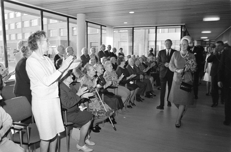 Prinses Beatrix opent verzorgingstehuis Het Hoornse Heem en verpleegtehuis Ne, Bestanddeelnr 923-9215
