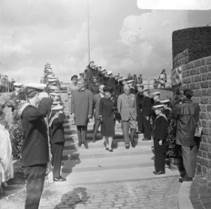 Prinses Margriet arriveert bij het nationaal monument voor de koopvaardij, Bestanddeelnr 919-5636