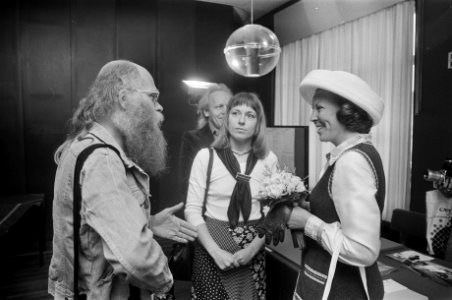 Prinses Beatrix opent in Gorinchem een Int Beeldhouwerssymposium Beatrix in ge, Bestanddeelnr 927-2347