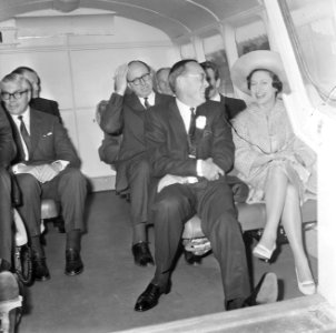 Prinses Margaret , Lord Snowdon en Prins Bernhard in de Hoovercraft, Prins Bernh, Bestanddeelnr 917-7820
