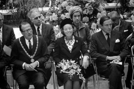 Prinses Beatrix opent Hoog Catharijne in Utrecht, tijdens de opening, Bestanddeelnr 926-7020 photo