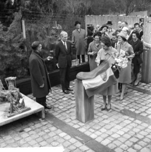 Prinses Benedikte van Denemarken opende Madurodam, naast haar Prinses Beatrix, Bestanddeelnr 917-6240