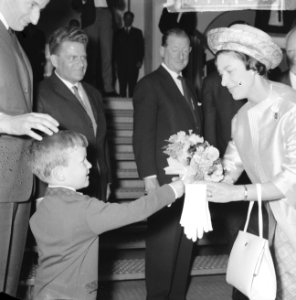 Prinses Margaret en Lord Snowdon op de tentoonstelling Museumplein, Prinses Marg, Bestanddeelnr 917-7706