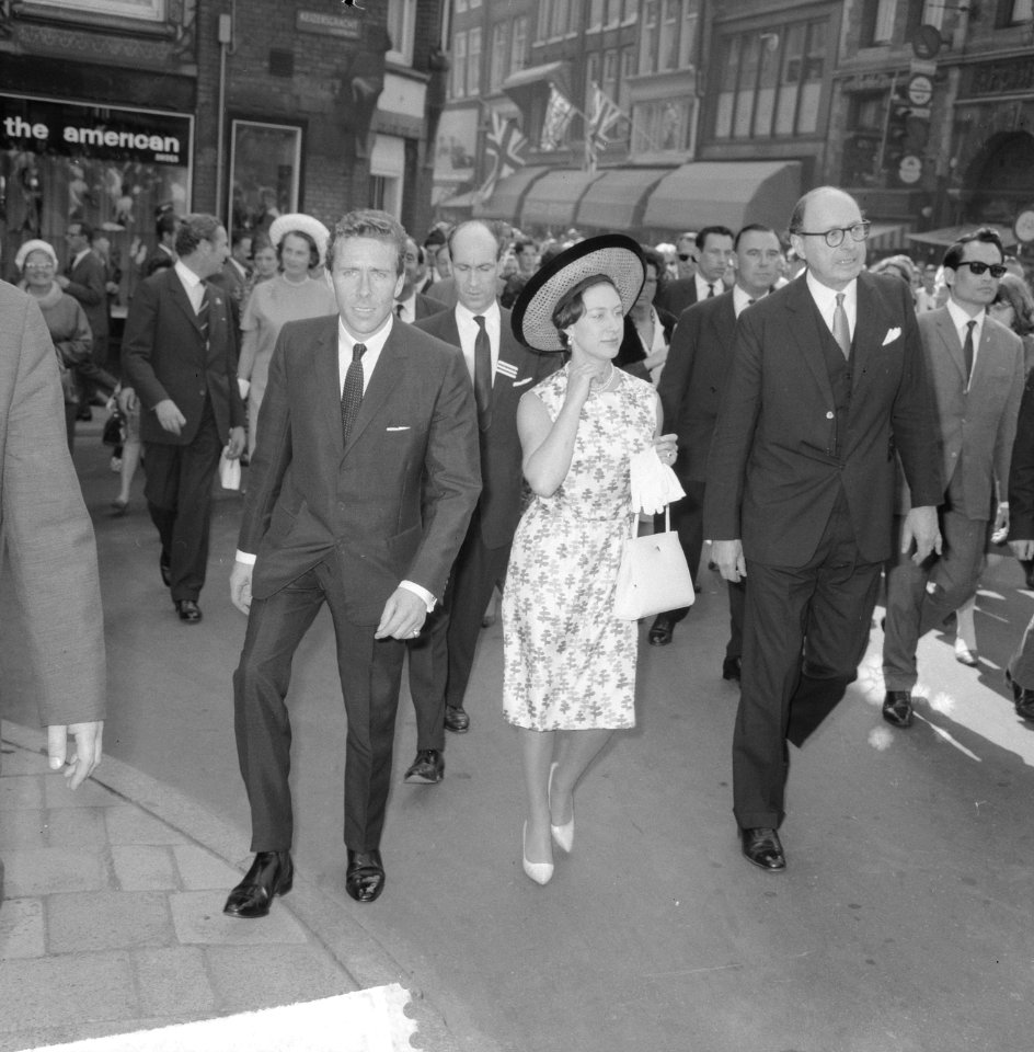 Prinses Margaret en Lord Snowdon winkelen in Leidsestraat, tijdens het winkelen, Bestanddeelnr 917-7735