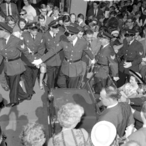 Prinses Margaret en Lord Snowdon winkelen in Leidsestraat, belangstelling van de, Bestanddeelnr 917-7728