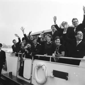 Prinses Beatrix rondvaart gemaakt met Europese Werkgroep De prinses temidden van, Bestanddeelnr 915-7291