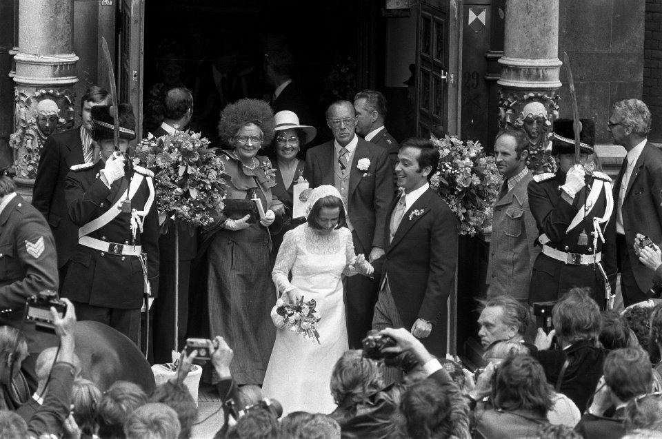 Prinses Christina en Jorge Guillermo verlaten de Domkerk in Utrecht achter hen , Bestanddeelnr 928-0209