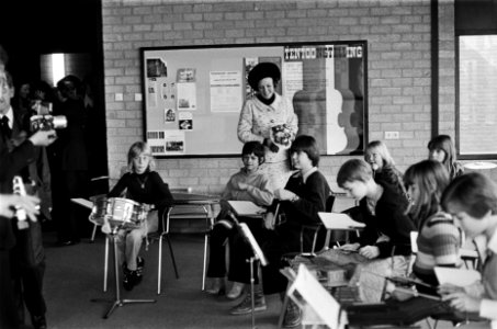Prinses Beatrix opent in Bergen (NH) nieuw gebouw van de Europese school Prinse, Bestanddeelnr 929-6716