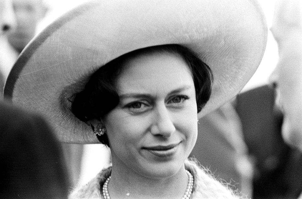 Prinses Margaret , Lord Snowdon en Prins Bernhard in de Hoovercraft, Prinses Mar, Bestanddeelnr 917-7816