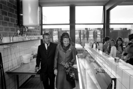 Prinses Beatrix opent Vormingscentrum Isselt te Amersfoort Prinses Beatrix ki, Bestanddeelnr 923-5377