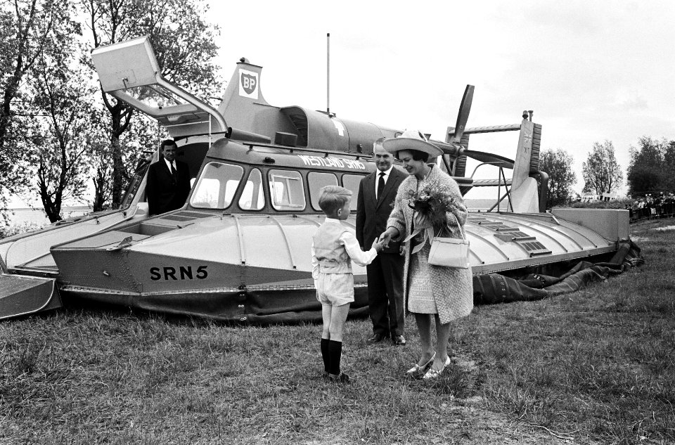 Prinses Margaret en lord Snowdon hebben samen met prins Bernhard een tochtje gem, Bestanddeelnr 917-7813
