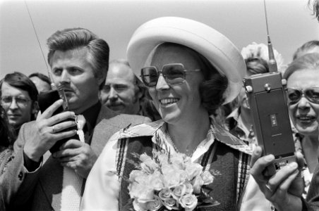 Prinses Beatrix opent in Gorinchem een Int Beeldhouwerssymposium, Bestanddeelnr 927-2354