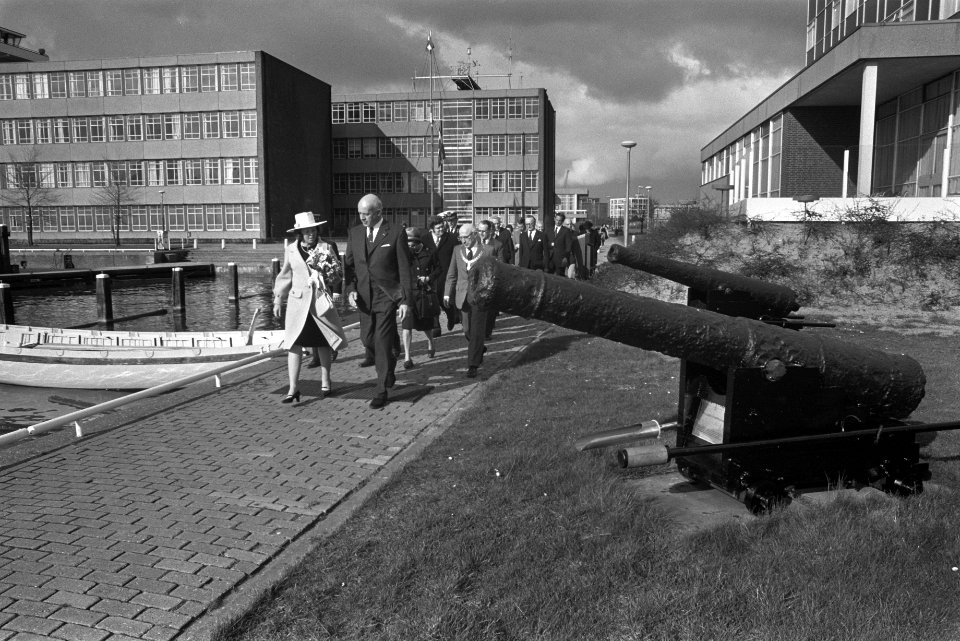 Prinses Beatrix opent Nederlands Historisch Scheepsvaartmuseum in s-lands Zeemag, Bestanddeelnr 926-3452