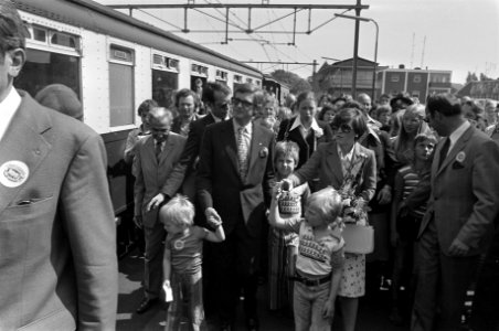Prinses Margriet , van Vollenhoven en kinderen bij honderdjarig bestaan Oostersp, Bestanddeelnr 928-5790