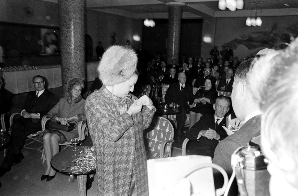 Prinses Margriet aan boord van het opleidingsschip de Ms. Prinses Margriet, Bestanddeelnr 919-8163