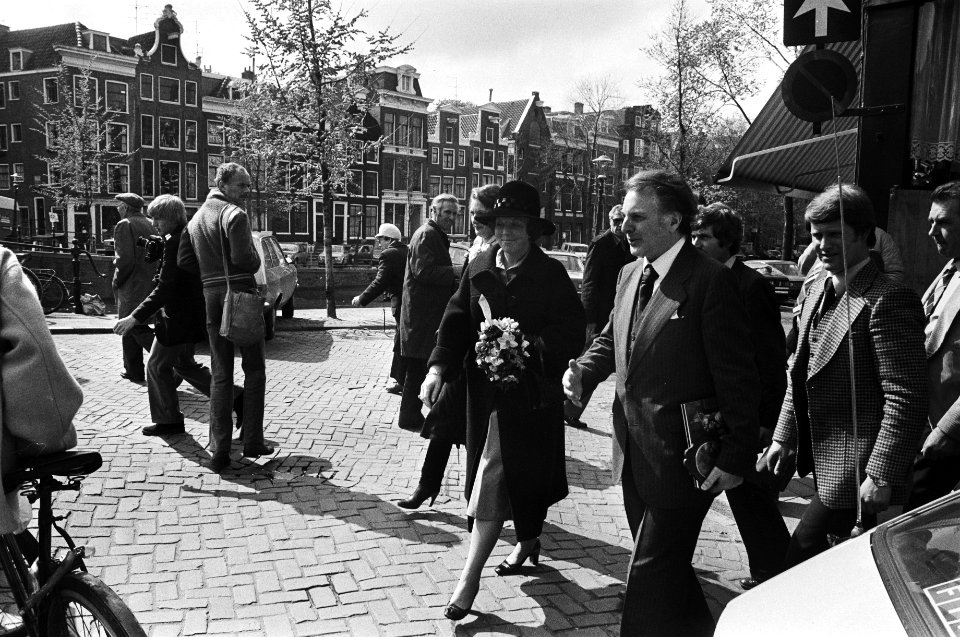Prinses Beatrix tijdens de wandeling, Bestanddeelnr 930-2538