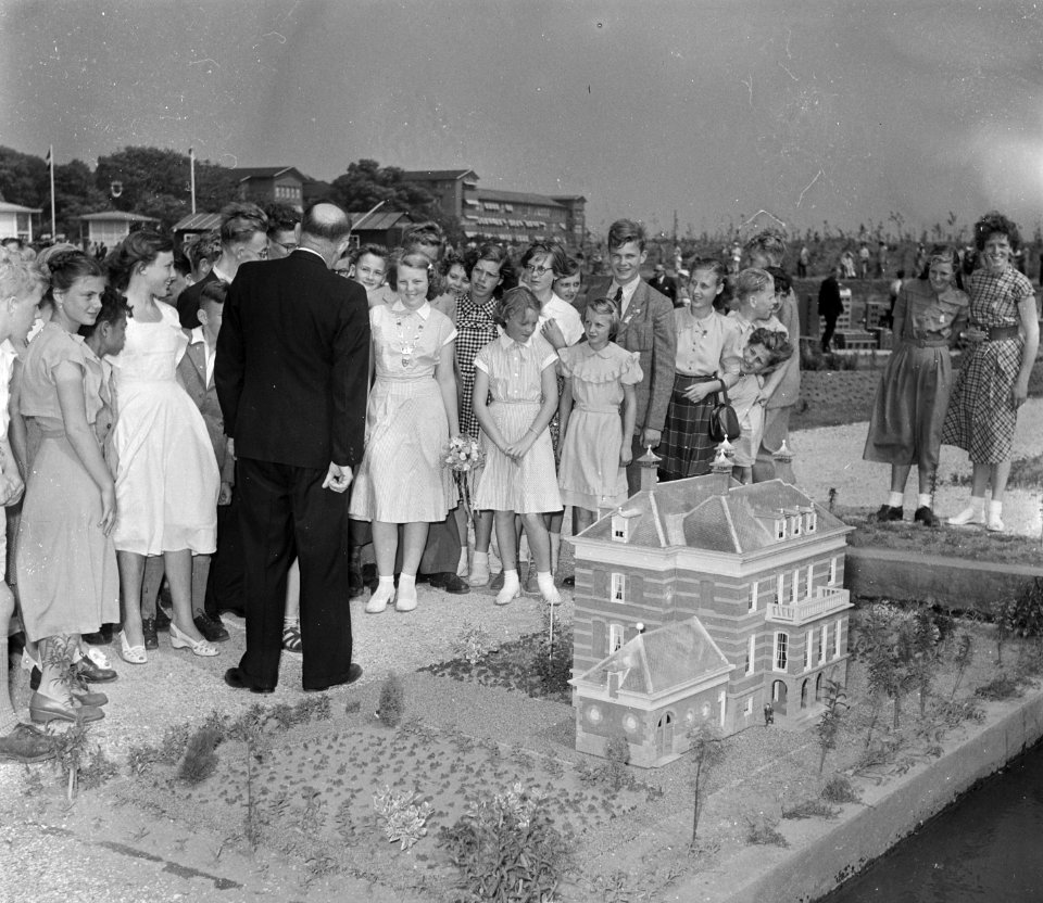 Prinses Beatrix opent Madurodam, Bestanddeelnr 905-1986