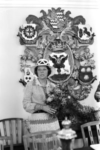 Prinses Beatrix opent uitbreiding Gemeenlandshuis in Edam, Bestanddeelnr 929-7241
