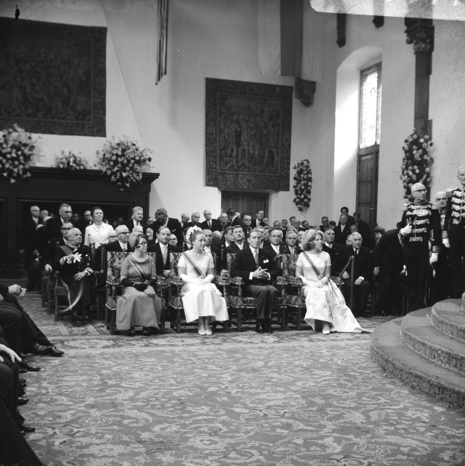 Prinses Christina, prinses Margriet, prins Claus en prinses Beatrix in de Ridde…, Bestanddeelnr 919-5777