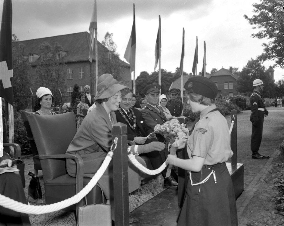 Prinses Beatrix poliomars in Breda, verschillende groepen defileerden, Bestanddeelnr 914-0322