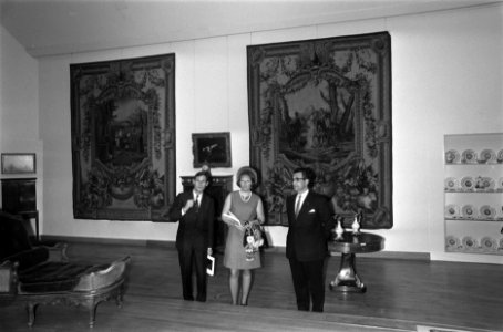 Prinses Beatrix opent tentoonstelling Kunsthandelaar en Verzamelaar in Luthers, Bestanddeelnr 923-3836