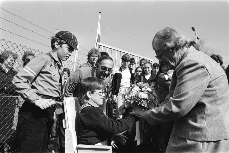 Prinses Juliana opent clubhuis zeeverkennersgroep Willem de Zwijger in Rotterdam, Bestanddeelnr 932-9332