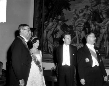 Prinses Margaret en Lord Snowdon door Amsterdams gemeentebestuur in Rijksmuseum , Bestanddeelnr 917-7746