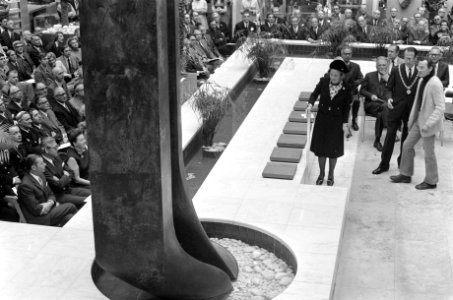 Prinses Beatrix opent Hoog Catharijne in Utrecht, tijdens de opening, Bestanddeelnr 926-7022 photo