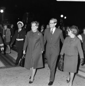 Prinses Margriet, haar verloofde Pieter van Vollenhove en prinses Christina, Bestanddeelnr 918-3240