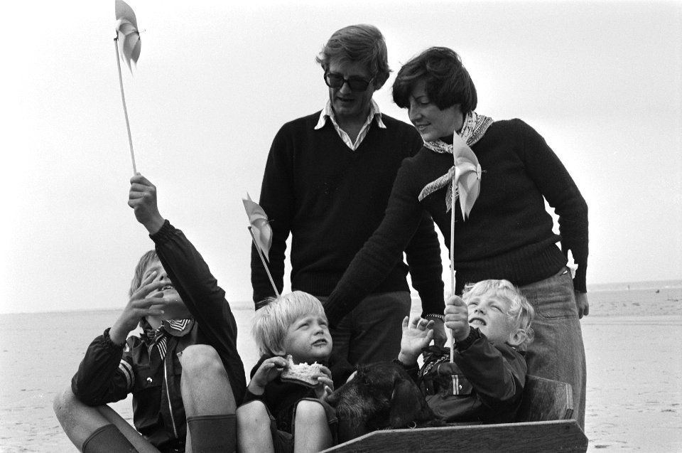 Prinses Margriet en Pieter van Vollenhove en kinderen op Schiermonnikoog, Bestanddeelnr 928-6100