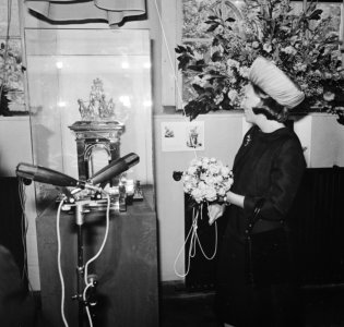 Prinses Beatrix opent 25-ste Oude Kunst en Antiekbeurs i Prinsenhof te Delft, Bestanddeelnr 926-6448