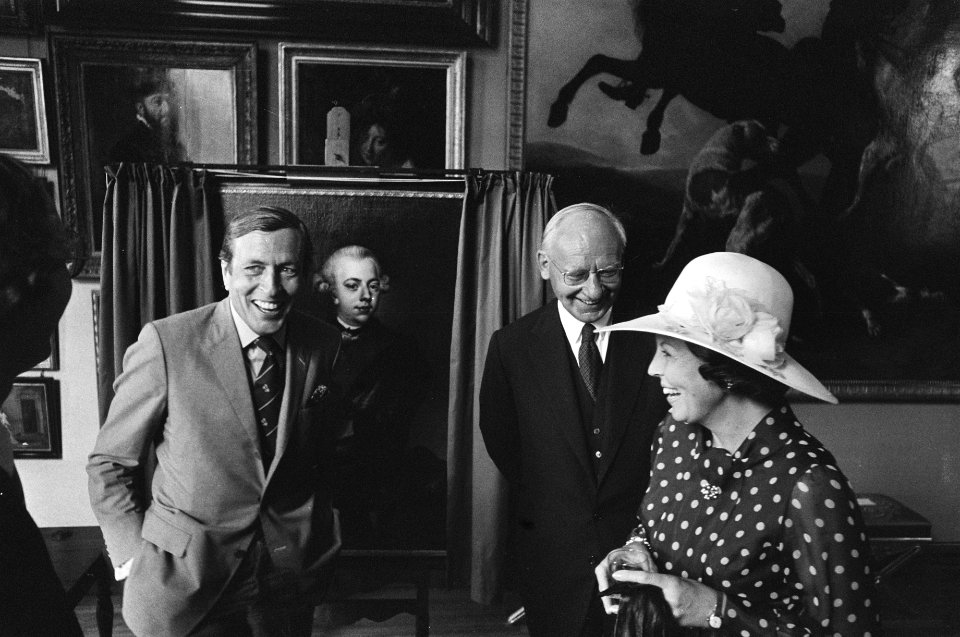 Prinses Beatrix opent aan Buitenhof voormalig schilderijengalerij van Stadhouder, Bestanddeelnr 929-2360