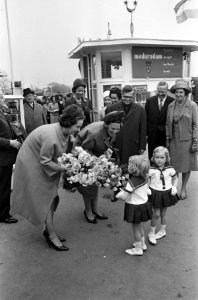 Prinses Benedikte en Prinses Beatrix op Madurodam, Bestanddeelnr 917-6271
