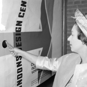 Prinses Margaret en Lord Snowdon op de tentoonstelling Museumplein, Prinses Marg, Bestanddeelnr 917-7707
