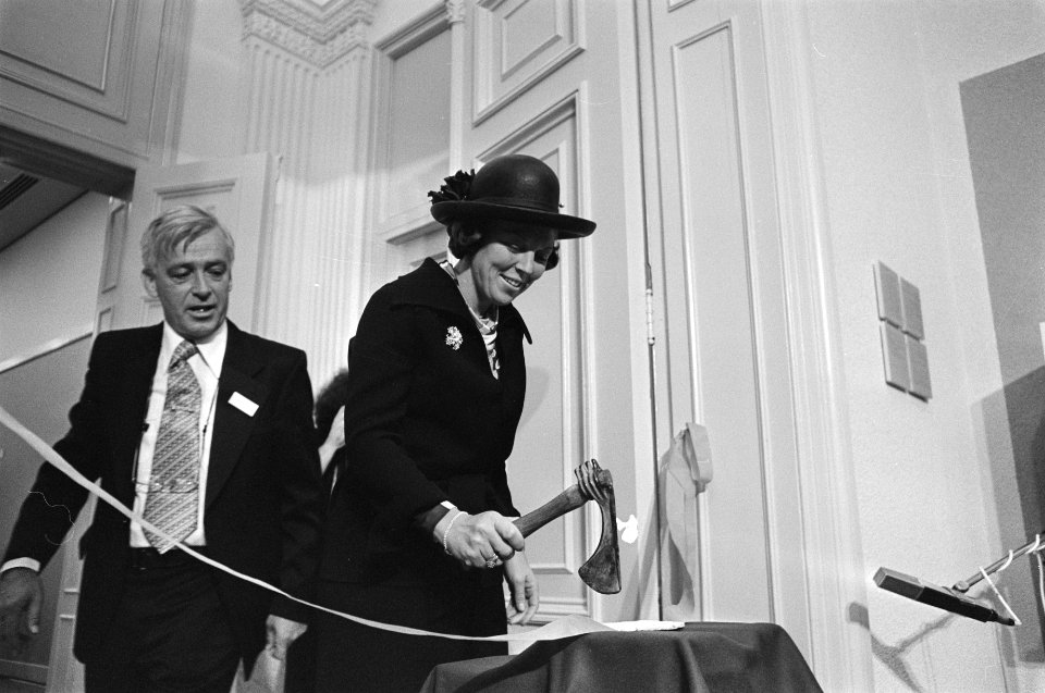 Prinses Beatrix opent nieuw gebouw Allard Pierson Museum te Amsterdam Prinses B, Bestanddeelnr 928-8163