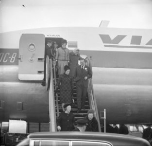 Prinses Beatrix terug in Nederland, vbnb Beatrix, de Koningin, Irene, prins , Bestanddeelnr 914-5680
