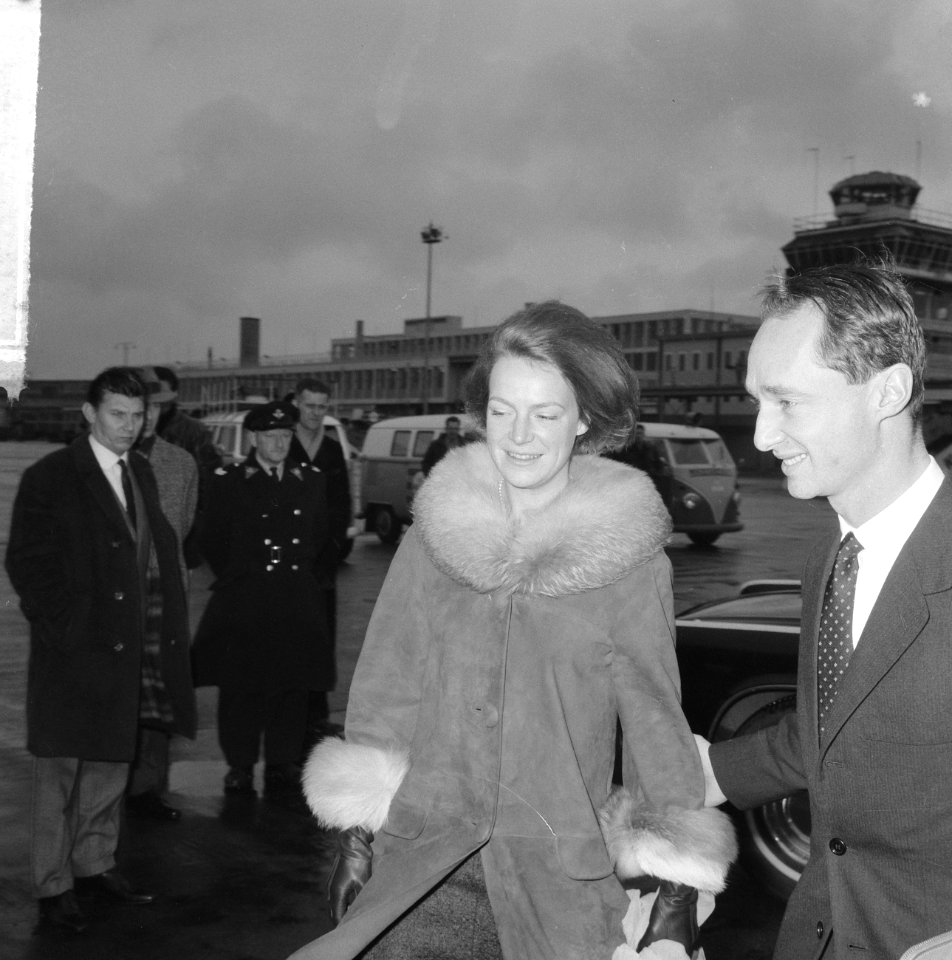 Prinses Irene en Prins Charles vanaf Schiphol naar Madrid vertrokken, Prinses Ir, Bestanddeelnr 917-1260