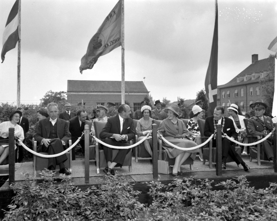 Prinses Beatrix poliomars in Breda, wandelaars defileerd voor prinses Beatrix , , Bestanddeelnr 914-0319