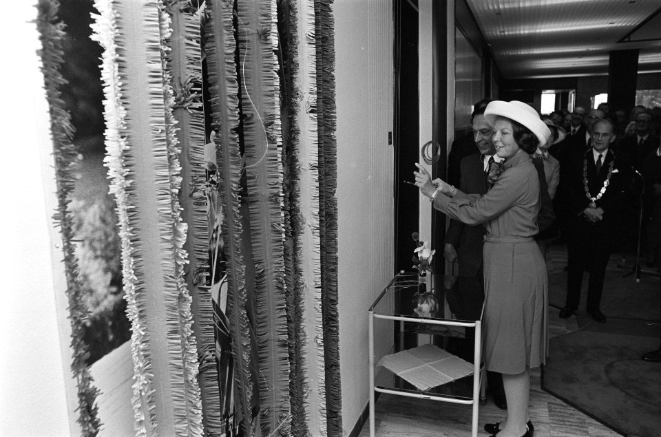 Prinses Beatrix opent Willem Alexander ziekenhuis in Den Bosch Prinses Beatrix, Bestanddeelnr 927-4772