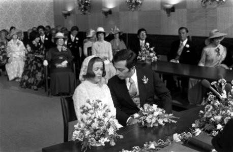 Prinses Christina en Jorge Guillermo bij de sluiting van het burgerlijk huwelijk, Bestanddeelnr 928-0195