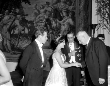 Prinses Margaret en Lord Snowdon door Amsterdams gemeentebestuur in Rijksmuseum , Bestanddeelnr 917-7748